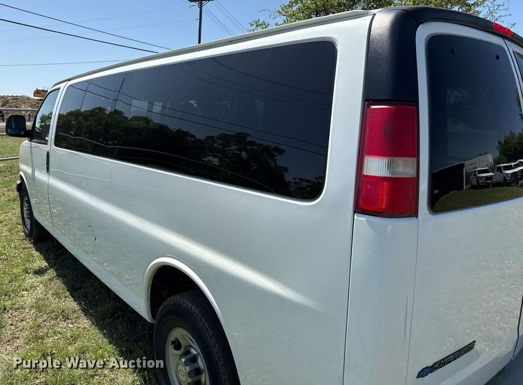 image for item EJ3563 2016 Chevrolet Express 3500 van