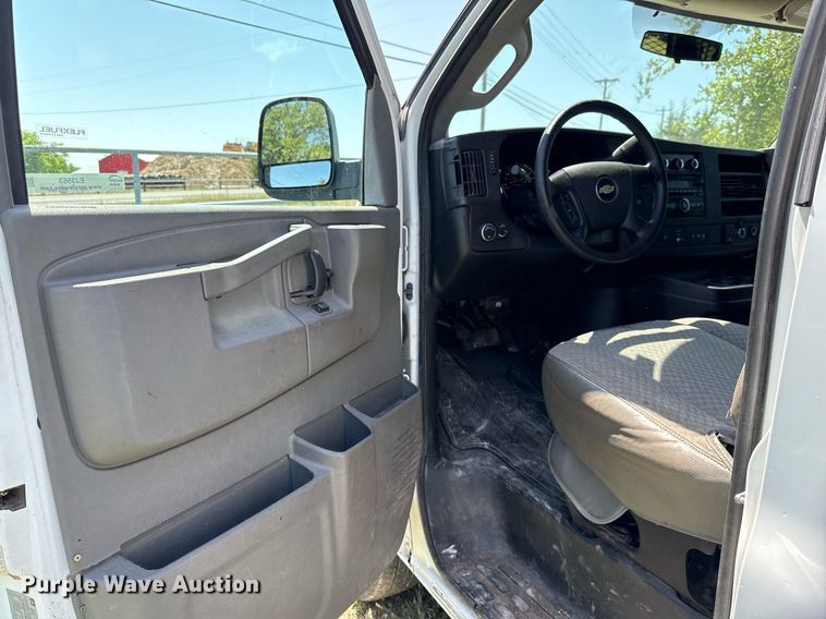 image for item EJ3563 2016 Chevrolet Express 3500 van