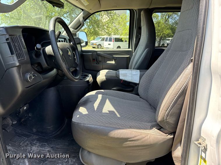 image for item EJ3563 2016 Chevrolet Express 3500 van