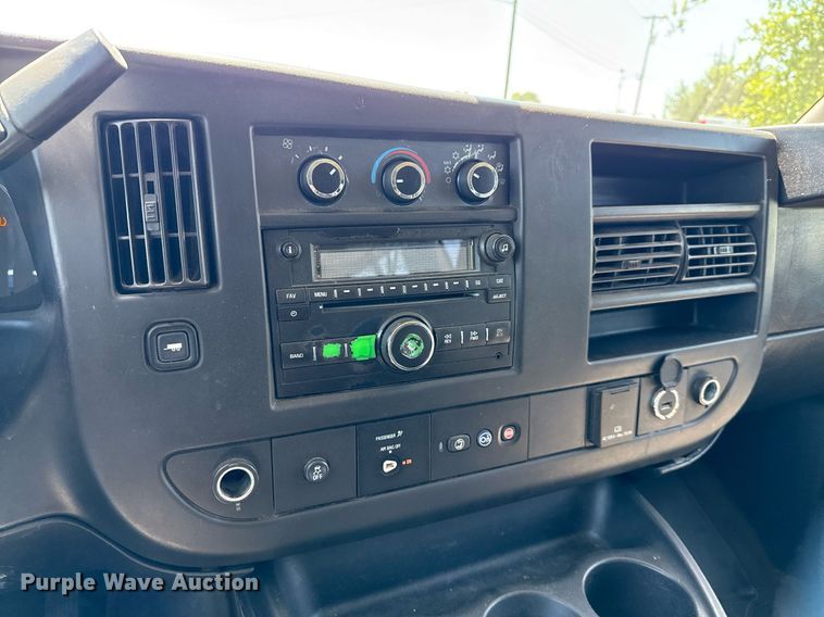 image for item EJ3563 2016 Chevrolet Express 3500 van