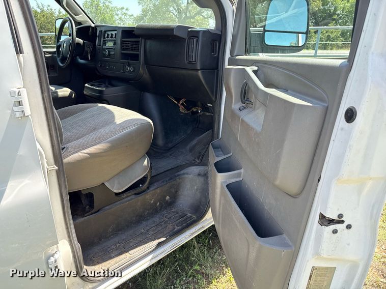 image for item EJ3563 2016 Chevrolet Express 3500 van