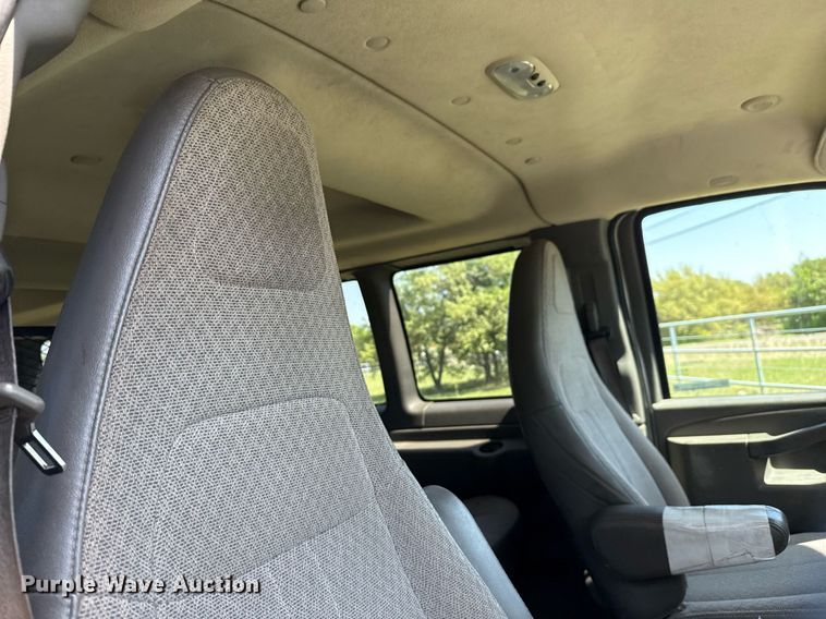 image for item EJ3563 2016 Chevrolet Express 3500 van