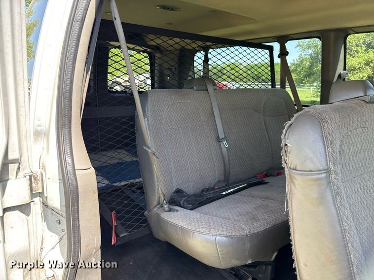 image for item EJ3563 2016 Chevrolet Express 3500 van