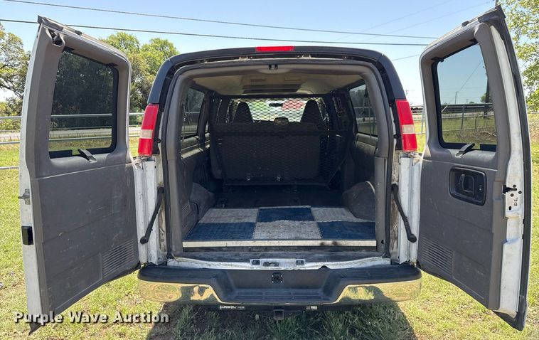 image for item EJ3563 2016 Chevrolet Express 3500 van