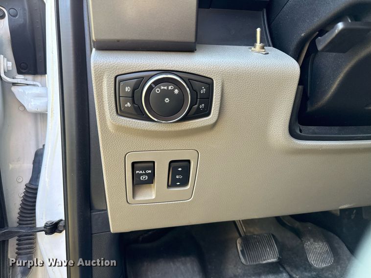 image for item EJ3569 2018 Ford F150 SuperCrew pickup truck