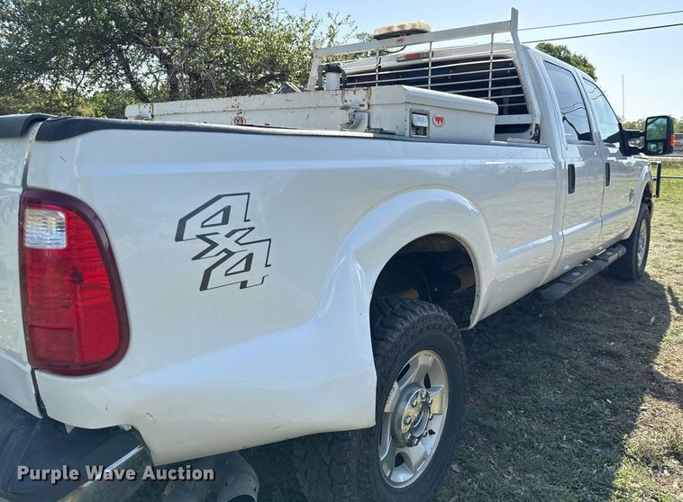 image for item EJ3571 2016 Ford F250 Super Duty XLT Crew Cab pickup truck