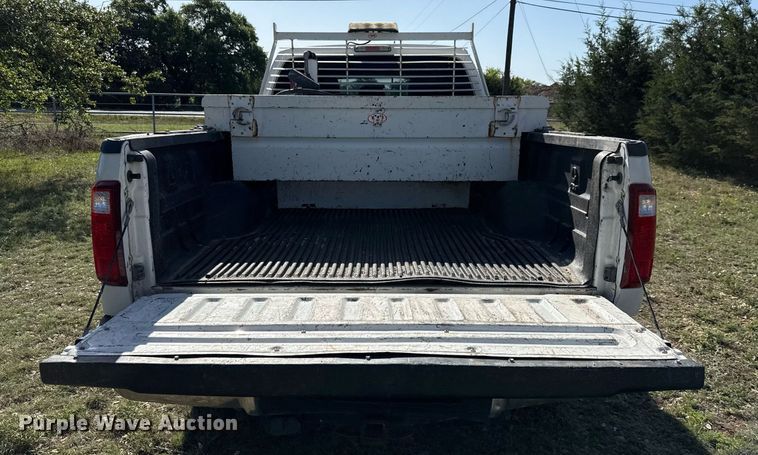 image for item EJ3571 2016 Ford F250 Super Duty XLT Crew Cab pickup truck