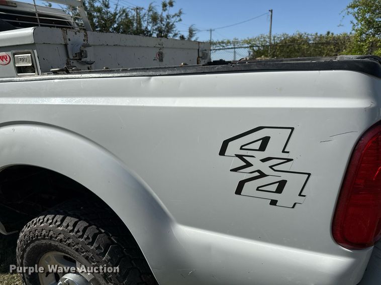 image for item EJ3571 2016 Ford F250 Super Duty XLT Crew Cab pickup truck