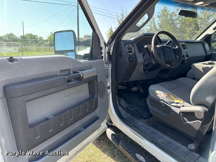 image for item EJ3571 2016 Ford F250 Super Duty XLT Crew Cab pickup truck