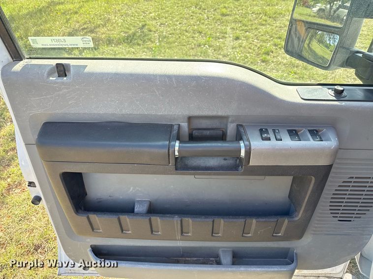 image for item EJ3571 2016 Ford F250 Super Duty XLT Crew Cab pickup truck