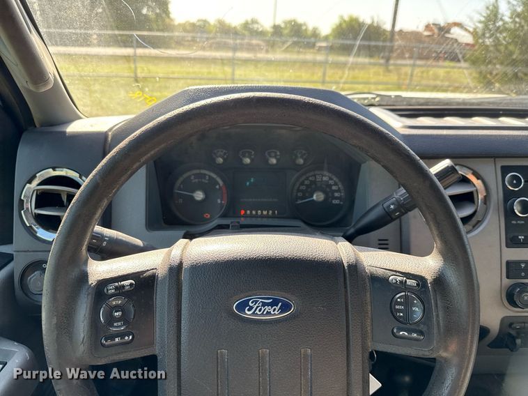 image for item EJ3571 2016 Ford F250 Super Duty XLT Crew Cab pickup truck