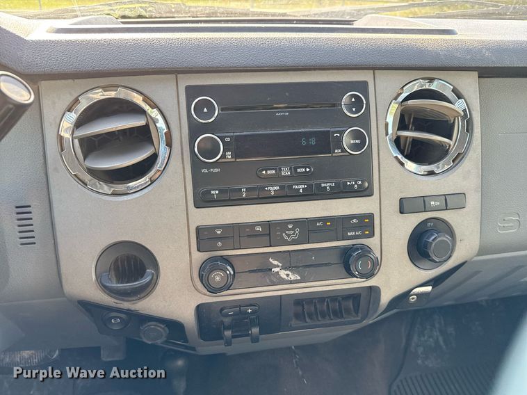 image for item EJ3571 2016 Ford F250 Super Duty XLT Crew Cab pickup truck