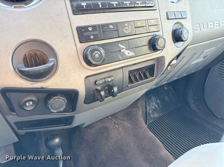 image for item EJ3571 2016 Ford F250 Super Duty XLT Crew Cab pickup truck