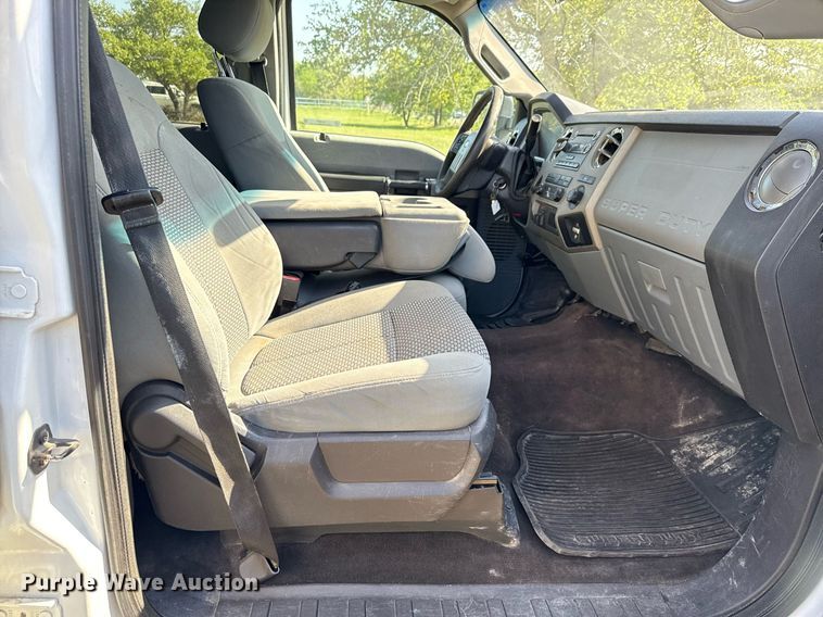 image for item EJ3571 2016 Ford F250 Super Duty XLT Crew Cab pickup truck