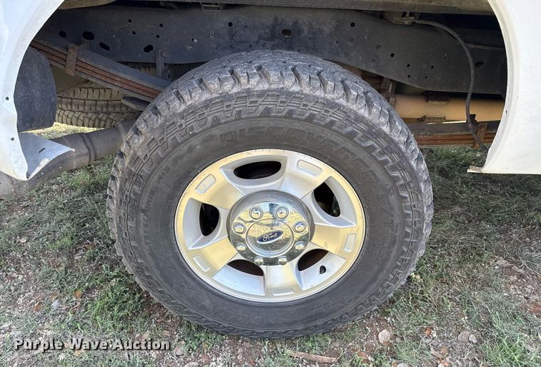 image for item EJ3571 2016 Ford F250 Super Duty XLT Crew Cab pickup truck