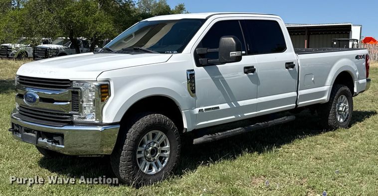 image for item EJ3574 2018 Ford F350 Super Duty XLT Crew Cab pickup truck