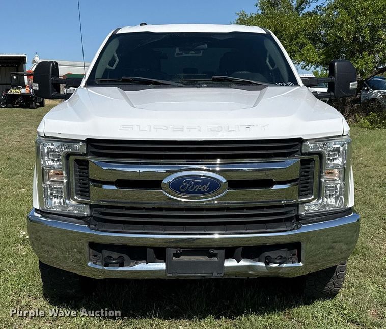 image for item EJ3574 2018 Ford F350 Super Duty XLT Crew Cab pickup truck