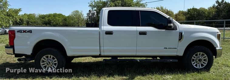 image for item EJ3574 2018 Ford F350 Super Duty XLT Crew Cab pickup truck