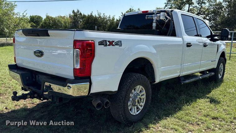 image for item EJ3574 2018 Ford F350 Super Duty XLT Crew Cab pickup truck