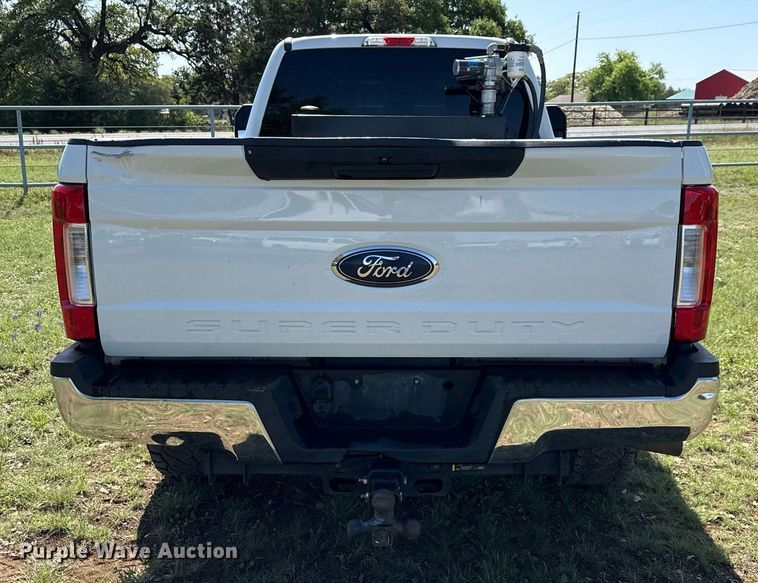 image for item EJ3574 2018 Ford F350 Super Duty XLT Crew Cab pickup truck