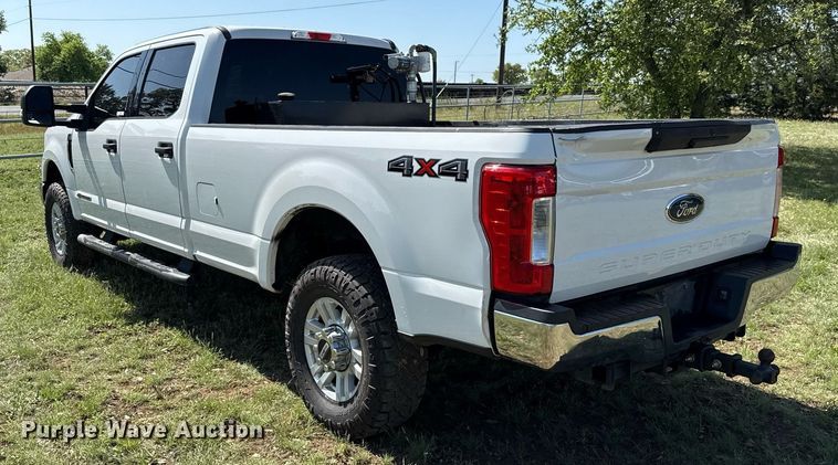 image for item EJ3574 2018 Ford F350 Super Duty XLT Crew Cab pickup truck