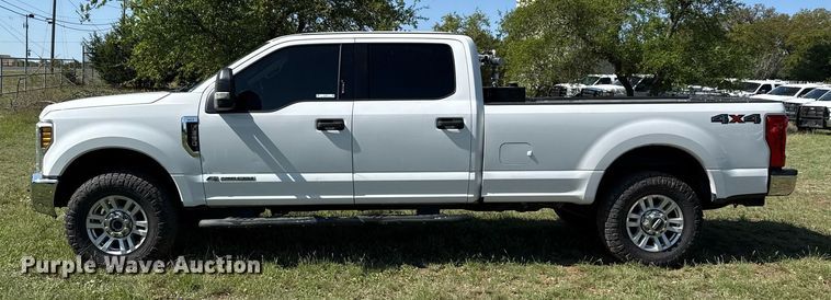 image for item EJ3574 2018 Ford F350 Super Duty XLT Crew Cab pickup truck