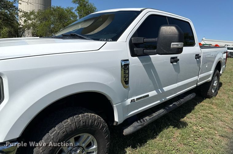 image for item EJ3574 2018 Ford F350 Super Duty XLT Crew Cab pickup truck