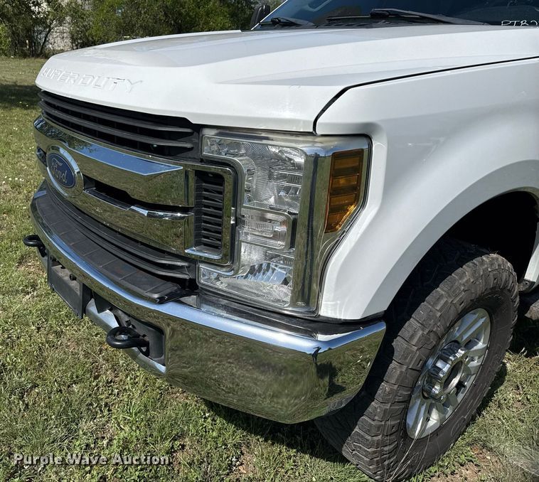 image for item EJ3574 2018 Ford F350 Super Duty XLT Crew Cab pickup truck