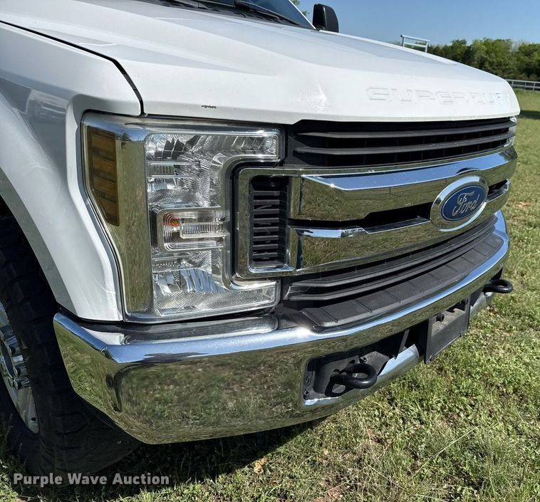 image for item EJ3574 2018 Ford F350 Super Duty XLT Crew Cab pickup truck