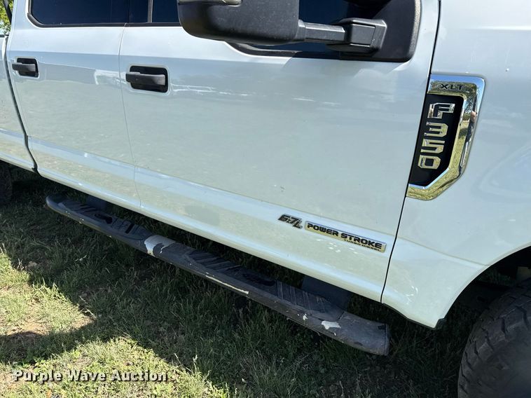 image for item EJ3574 2018 Ford F350 Super Duty XLT Crew Cab pickup truck