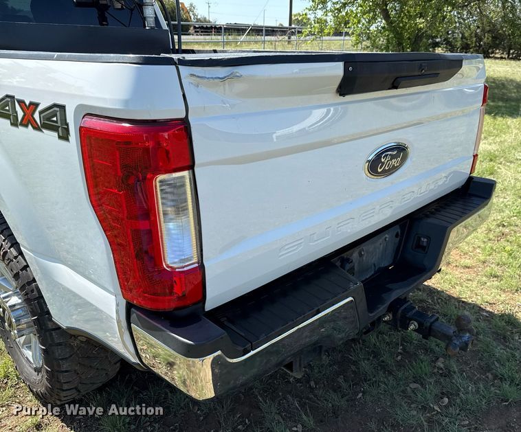 image for item EJ3574 2018 Ford F350 Super Duty XLT Crew Cab pickup truck