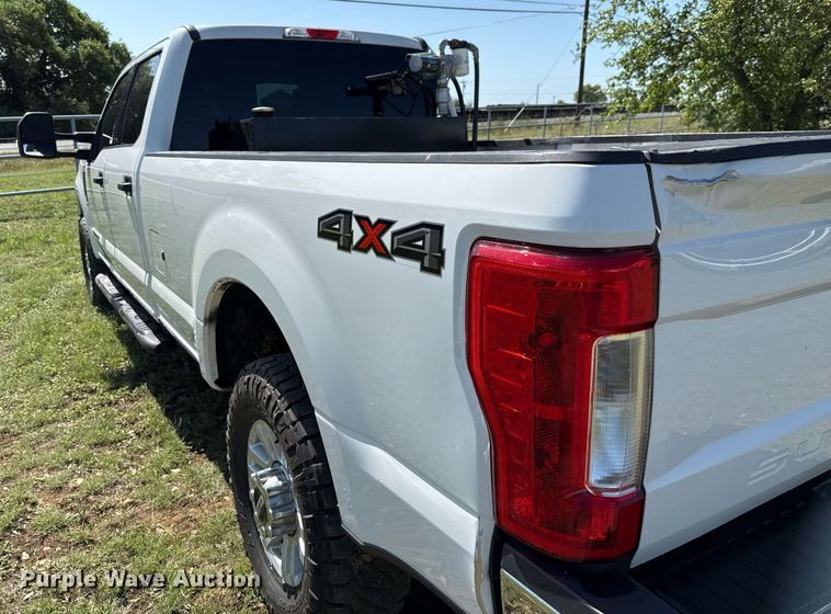 image for item EJ3574 2018 Ford F350 Super Duty XLT Crew Cab pickup truck