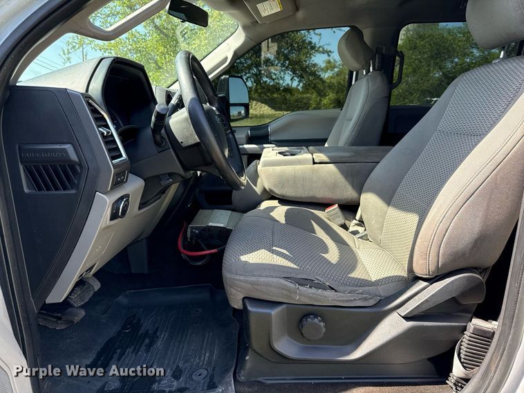 image for item EJ3574 2018 Ford F350 Super Duty XLT Crew Cab pickup truck