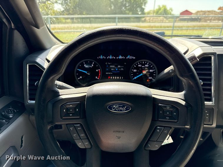 image for item EJ3574 2018 Ford F350 Super Duty XLT Crew Cab pickup truck