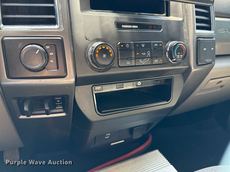 image for item EJ3574 2018 Ford F350 Super Duty XLT Crew Cab pickup truck