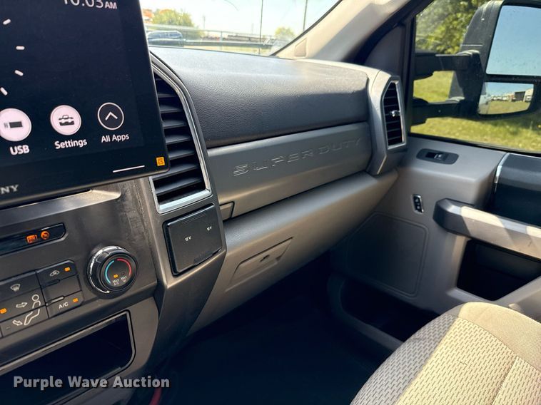 image for item EJ3574 2018 Ford F350 Super Duty XLT Crew Cab pickup truck