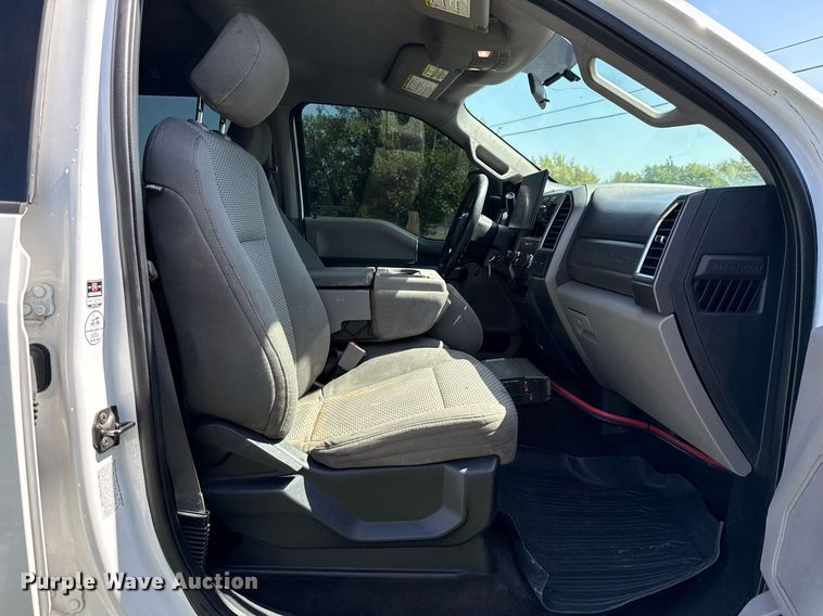 image for item EJ3574 2018 Ford F350 Super Duty XLT Crew Cab pickup truck