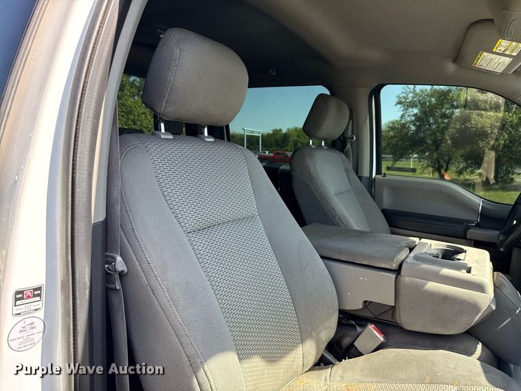 image for item EJ3574 2018 Ford F350 Super Duty XLT Crew Cab pickup truck