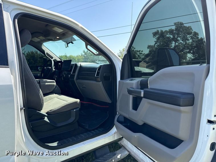 image for item EJ3574 2018 Ford F350 Super Duty XLT Crew Cab pickup truck