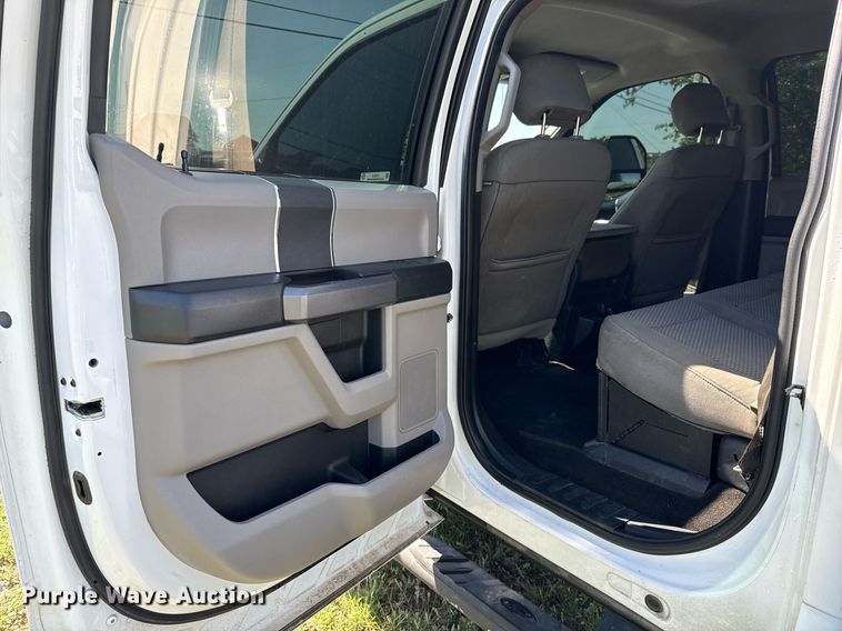 image for item EJ3574 2018 Ford F350 Super Duty XLT Crew Cab pickup truck