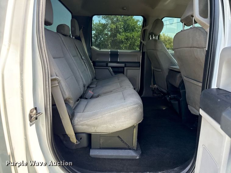 image for item EJ3574 2018 Ford F350 Super Duty XLT Crew Cab pickup truck