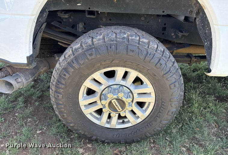 image for item EJ3574 2018 Ford F350 Super Duty XLT Crew Cab pickup truck