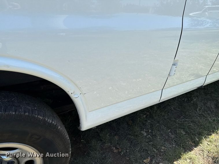 image for item EJ3575 2016 Chevrolet Express 3500 van