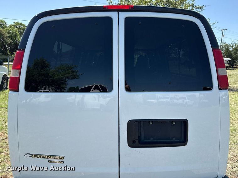 image for item EJ3575 2016 Chevrolet Express 3500 van
