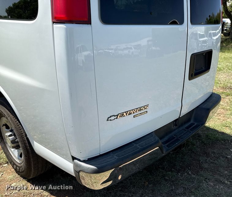 image for item EJ3575 2016 Chevrolet Express 3500 van