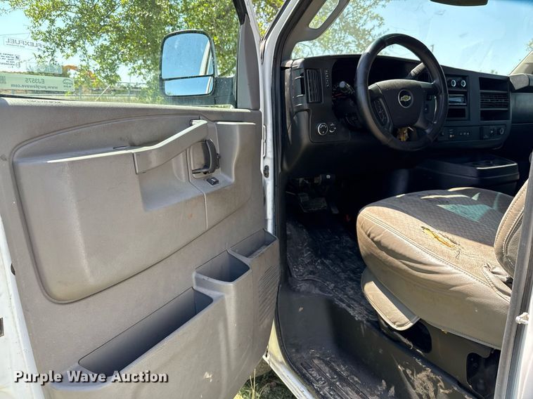 image for item EJ3575 2016 Chevrolet Express 3500 van