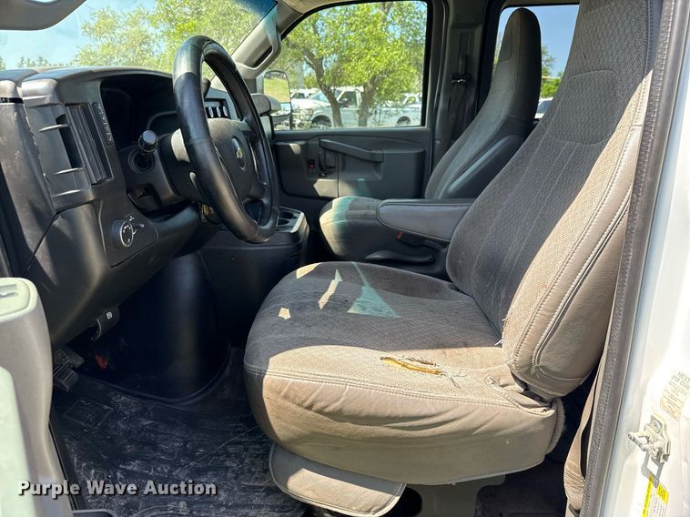 image for item EJ3575 2016 Chevrolet Express 3500 van