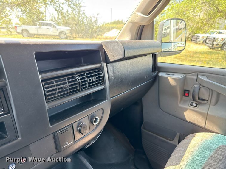 image for item EJ3575 2016 Chevrolet Express 3500 van