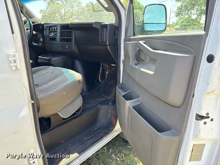 image for item EJ3575 2016 Chevrolet Express 3500 van