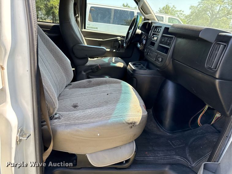 image for item EJ3575 2016 Chevrolet Express 3500 van